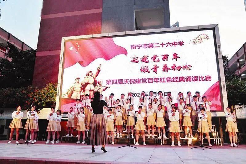 田馥甄外网发“打肿脸”惹立场质疑，曾多次发表不当言论，她做了什么？游戏画面